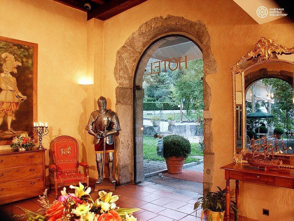 Chateau Des Comtes De Challes Интерьер фото